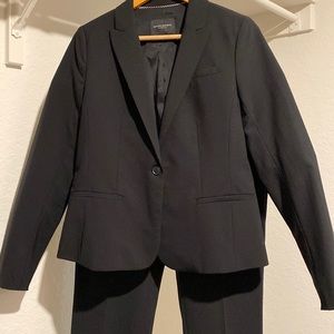 Banana Republic Black Suit Set. Blazer: Classic Fit Size 8, Pants: Avery Size 8